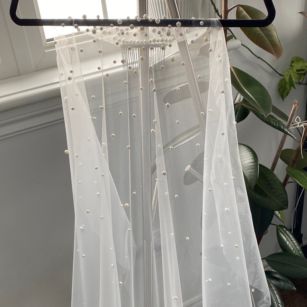 Elegant Sheer White Pearl-Embellished wedding veil